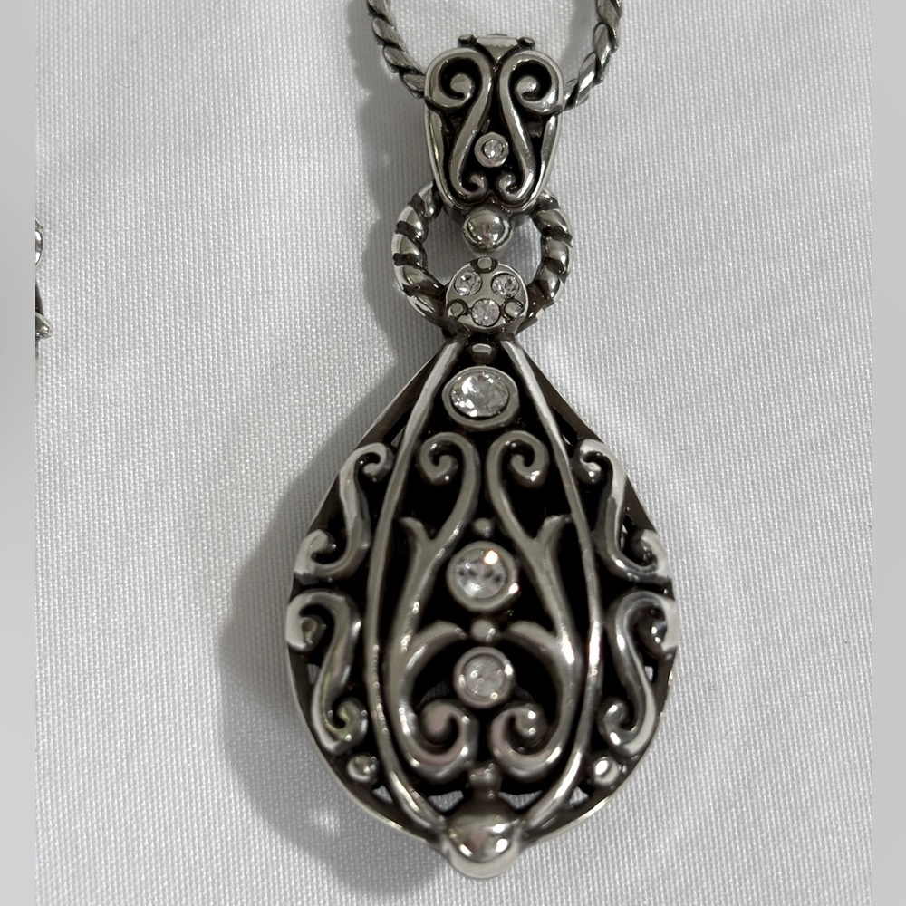 Brighton BiBi neckace 15 inches adjustable necklace Silver Plated - EUC. Ornate